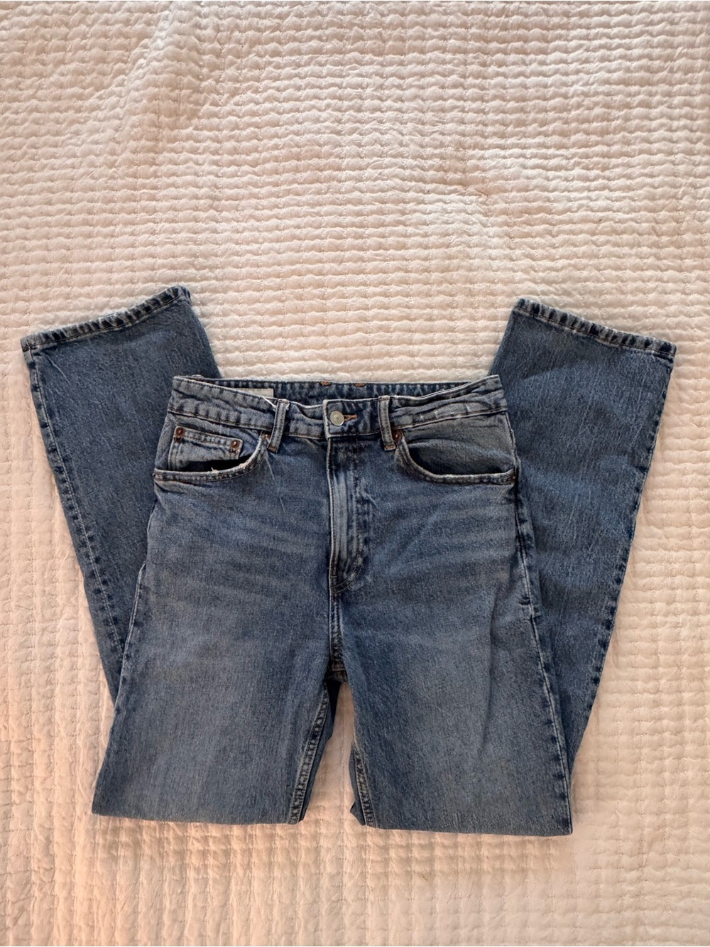 Zara medium wash mid-rise straight leg jeans - Size 6